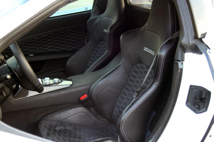 Интерьер Zenvo ST1 2009 года  (фото 43 из 75)